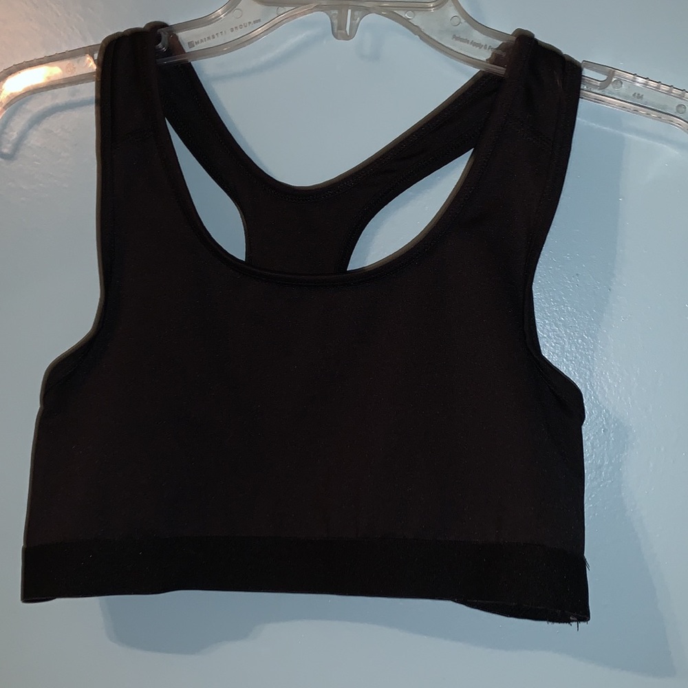black sports bra